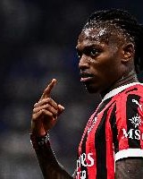 每体：巴萨得知米兰愿7000万欧+浮动卖莱奥，视其为第三候选目标